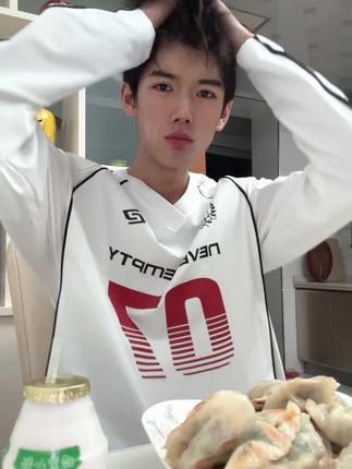 生活打不败一个大口吃饭的人