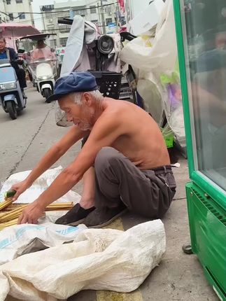 谁都有困难的时候,帮助老人就是帮助以后的自己,