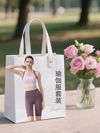 宝子们👭,挖到一款宝藏运动套装👏,显瘦显白堪称一绝👍!宽边高弹腰头,上身修身效果立竿见影,盈盈细腰轻松拥有💃。 ,两侧加宽收副乳,承托力超强,高强度运动也稳如泰山,不跑不移🚫。一片式设计,告别尴尬线🙅♀️。 ,固定一体杯,机洗不变形🧺。亲肤速干面料,舒适自在没话说🥰。 ,优点满满✨,价格还划算💰,不冲血亏呀❗#运动穿搭 #打造完美身 #健身瑜伽 #健身女孩穿搭 #瑜伽服搭配