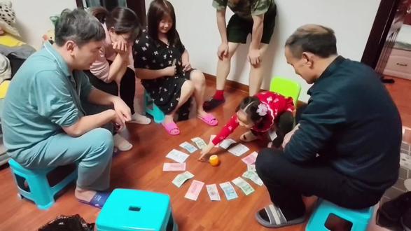 家庭局,凭实力拿压岁钱🤣🤣#压岁钱 #俄罗斯转盘 #赌局