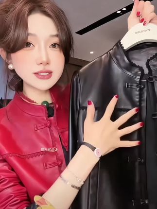 #皮衣 #小羊皮 #高级感穿搭 #穿搭 #早秋冷冽又随性的气质穿搭 @DOU+小助手 @巨量千川