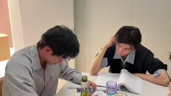 剧里的樊霄让我心疼不起来,可是现实中的云旗又让我心疼怎么办,郝熠然抱着云旗落泪,看的我都不知道该心疼谁了😭😭😭😭#云熠星河 #旗熠青