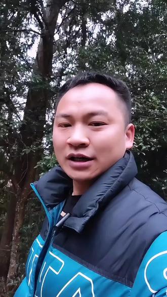 腊月十七(2月4日)来石固!“寻味石固·品味乡愁”乡厨大比拼开整!一村一桌,大顶山黑山羊肉当主菜,搭配8道本村特色菜,富贵蹄膀、鼎罐三宝鸡、洋芋汤样样香!现场还有40个展位,乡愁体验、非遗巡演、年货市集,刨汤宴暖心开席!快来品美食、购年货、忆乡愁,石固乡厨文化广场等你,不见不散!#乡厨大比 #石阡网联会 #铜仁市文旅推荐官