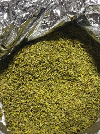 姐妹们,我看看冷库 还有一箱手工黄金牙,口感浓浓的豆豆香,我发的山东济宁广东的留了一两厢在这里我原产地茶农手上没中间商,小黄车进去下单