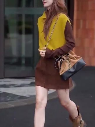 #日常分享 #短裙套装#秋季新款#早秋穿搭#每日分享@DOU+小助手