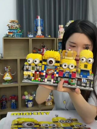 小黄人街景积木公仔益智拼图拼装玩具男女孩生日摆件礼物1