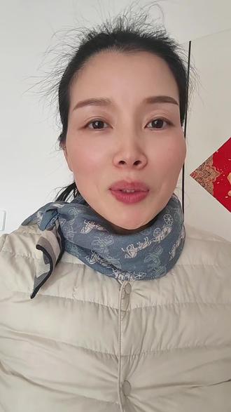 #口播 #口播短视频知识分享 #感悟 口播就是你真人出镜,面对镜头,口述你想表达的信息、分享你的经验和感悟。说白了,就是对着镜头,把你想说的话自然地表达出来。自己拿着手机就能拍,不需要多专业的设备,也不用花大量的时间去剪辑