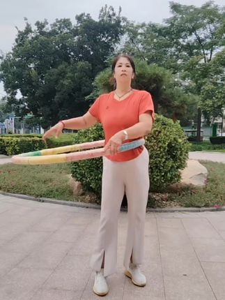 呼啦圈转起来#轻松甩掉大肚腩水桶腰 #每天坚持锻炼会有不一样的收获#呼啦圈瘦身#一起来锻炼 #呼啦圈