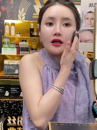 完美缇娜定妆散粉,粉质细腻,毫无粉感,精准吸附让你妆面暗沉的多余油脂,秒变磨皮,控油持妆,防水防汗#散粉 #散粉推荐 #定妆粉