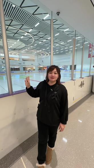 武大靖在万达茂三楼开了一个冰上基地,团购贼合适