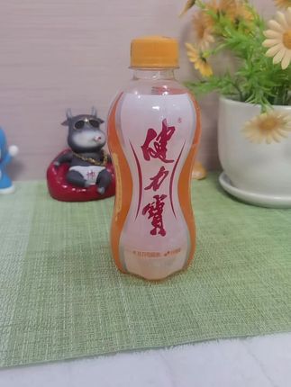 健力宝小胶瓶橙蜜/葡萄味运动电解质汽水冷饮便携#饮料#健力宝#橙蜜味#夏日饮品#饮料推荐