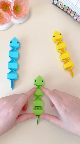 快带孩子做这个折叠小蛇,太好玩了