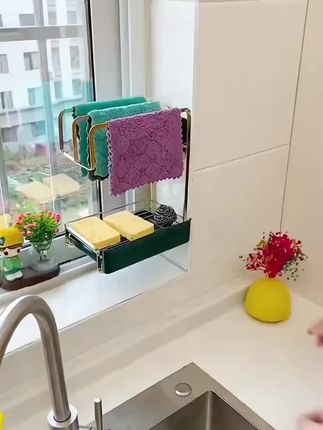 1. 厨房抹布总湿哒哒?这款沥水置物架来救场!密集沥水孔快速排湿,告别霉菌异味,还能收纳洗洁精、钢丝球,台面瞬间清爽,免打孔安装超省心~