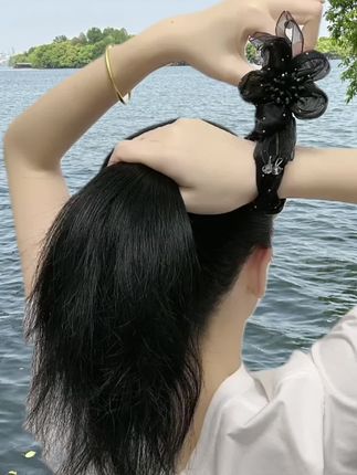 这样的丸子头盘发你喜欢吗?#丸子头教程#丸子头盘发教程 #好看的丸子头花 #头花