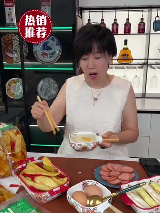 天热没胃口的时候,我就愿意整点这个湖南特产的大刀萝卜皮,酸酸辣辣的,脆嫩爽口,巨好吃巨下饭,怎么会有这么好吃的萝卜皮,大家一定要试试,酸辣爽口,特别开胃#大刀萝卜皮 #好吃到停不下来