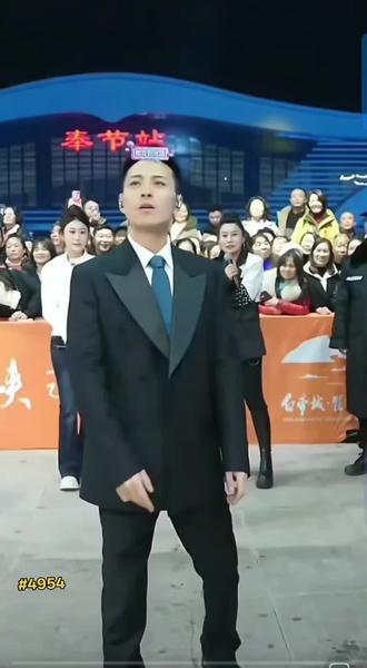 索图跳街舞,高彤彤三姐妹
#索图大舞台 #跳街舞 #三姐妹 #抖音 #奉节