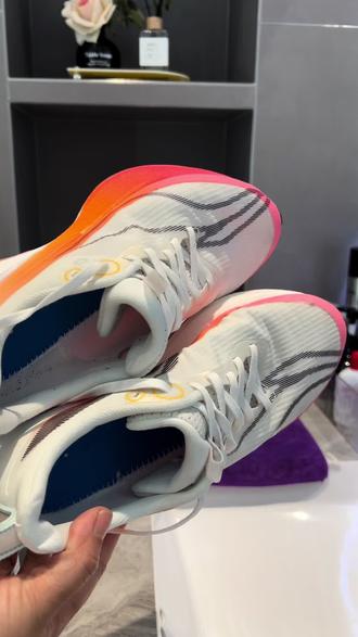 赤兔鞋孩子们为什么这么着迷?也算被我找对刷它的方法了。#赤兔8pro #赤兔鞋怎么洗 #刷鞋 #家务经验 #好物分享