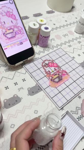 跟着kitty一起做蛋糕吧#拼豆 #kt猫 #拼豆过程