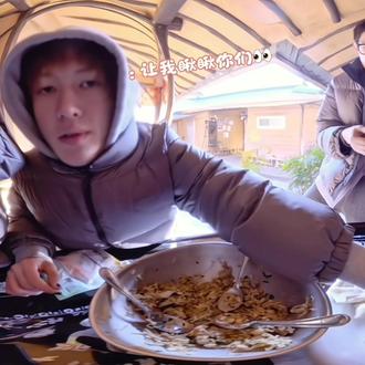 萌丁来包饺子啦~🥟#马丁#MARTIN#cortis#美食分享 #萌物@DOU+小助手 @抖音小助手