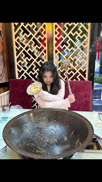 人生第一次吃铁锅焖面就被惊艳到了#味道好极了你们想吃吗 #唯美食不能辜负 #吃播 #吃货日常 #吃好喝好开心就好