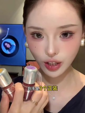 稚优泉新品唇冻大牌同款色!上嘴水的、嘟嘟的 太心动还送卧蚕盘耶#稚优泉新品 #口红试色 #口红推荐 #平价彩妆 #稚优泉啵啵唇冻