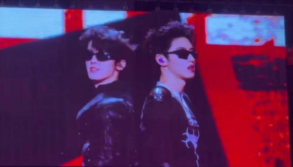 I 'cause I cause 鑫之左想太帅咯!!!#朱志鑫 #左航 #朱志鑫左航双人舞台 #荣耀之战 #朝天门gai 两人纯血上楼,长得帅实力好,重庆崽儿就是比别个倔强些。