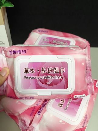 这款草本私护湿巾超实用!含芦荟等植物成分,保湿好,让私处润润的。温和不刺激,没怪味,敏感肌也能用。经期、孕期用着舒服,能清洁去味,保持清爽。包装小,放包里不占地,出差、上班随时用,女生备着很方便~#好物推荐🔥 #私护湿巾 #湿巾 #超便宜超划算 #自用好物分享