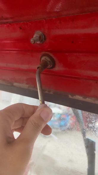 雨天开车别再手忙脚乱!三轮改电动雨刮太实用 三轮车还在用手动雨刮
雨天行车十分不便
行驶中手动操作容易分心
存在不少安全隐患
升级电动雨刮
一键操控无需抬手
#三轮车改装
#电动雨刮升级
#车辆实用改装
#出行安全常识
#真实生活分享计划