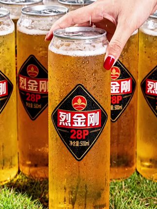 喜欢喝酒的朋友看过来,我推荐你们尝一尝这个烈金刚啤酒,它是珠江啤酒旗下的产品,采用纯麦芽发酵酿造而成,而且它的麦汁浓度很高,达到了二十八度,酒精度也达到了十二度,是一款非常适合成年人喝的啤酒,不管是朋友聚会还是家庭聚餐都可以喝它,趁价格划算,没喝过的赶紧尝尝#珠江啤酒#精酿啤酒#啤酒推荐#喝酒日常#烈性啤酒