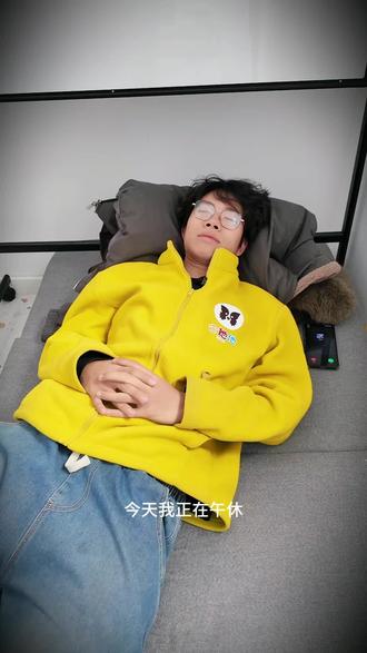 既然是!!!#萌宠 #乌鲁木齐 #狗狗校车