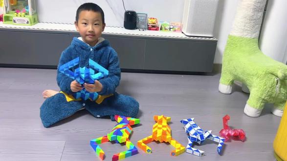 #魔尺教程 #魔尺男孩 今天是可可爱爱的龙虾家族,每天放学回来就是各种魔尺。