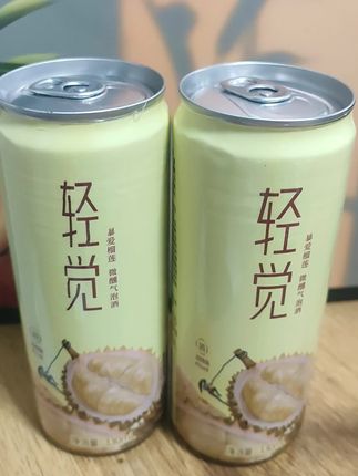 #上热门话题🔥🔥🔥 #上热门话题🔥🔥🔥🔥 #上热门话题🔥 太绝了!榴莲香超正,和气泡、酒香搭得刚好,甜而不腻,微醺感超舒服,宅家追剧喝它幸福感拉满!