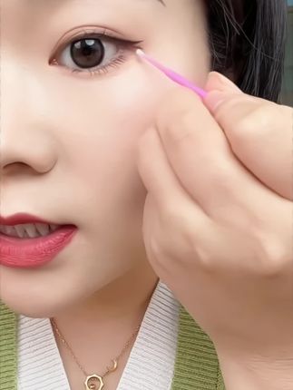处理化妆出错的细节真的巨巨巨好用!#棉签#化妆棉棒#画眼线技巧#美妆#改妆神器
