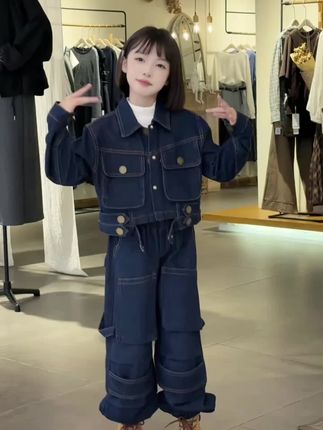 #我要上热门 2025春秋女童设计款工装牛仔套装气质新款休闲宽松两件束脚哈伦裤#酷女孩穿搭#时尚洋气时髦 #女童春秋套装 @DOU+小助手 @巨量千川 @抖➕上热门