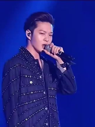 韩国男团BTOB 李昌燮演唱破音名场面来袭,陆星材接唱“掐古妈,掐古妈”,舞台憋笑场面,速来围观这波爆笑操作 韩国男团BTOB李昌燮唱破音完整版 #韩国男团btob #李昌燮 #徐恩光#陆星材