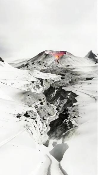 看不见的生命,看得见的关联。面对那些比云南虫更为奇特的构造,我们不得不感叹演化的鬼斧神工:生命的形态,远比人类的想象更加狂野。#科普冷知识 #一般人不知道是什么 #奇妙的动物 #你能叫出它的名字吗 #带刺古生物