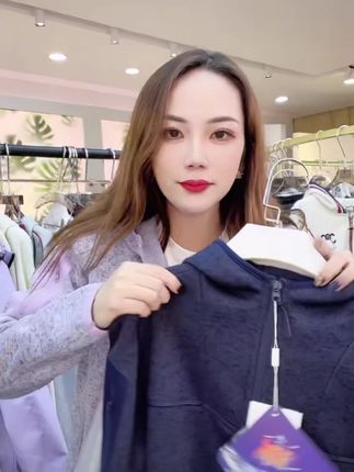 户外聚热锁暖 登山徒步男女款连帽针织抓绒保暖运动夹克#连帽外套 #情侣款 #保暖外套 #谁穿谁好看 #秋冬穿搭 @抖音小助手