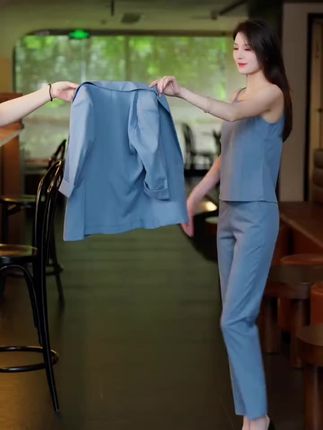 4.12 复制打开抖音,看看【sudpanno服饰旗舰店的作品】夏季显瘦高级感套装 七分袖西装+中腰裤这对王炸组合... https://v.douyin.com/ZT6Vi9XyrcQ/ eoQ:/ 07/05 U@L.ws #女装 #潮流#美女#穿搭 #日常穿搭