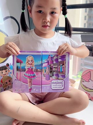 小公主喜欢的磁力公主换装贴纸来啦#儿童玩具 #磁力安静书 #公主贴纸 #女孩玩具 #立体贴纸