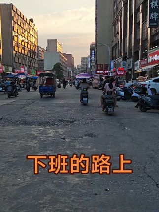 以前下班早,还能和你一起逛街、逛超市,享受生活。可如今,只剩我和儿子在老家。为了多赚些医药费,想找点兼职。目前在考虑跑滴滴还是做网络电商探店。跑滴滴时间相对自由。做电商探店,前期起步可能较难。大家能不能帮我出出主意,选哪个更好呢?