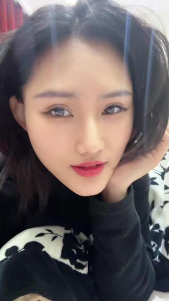 犹豫了很久准备在年前做抗衰,查了很多资料英伦大提升💊加手工费要四五千最多保持一年
又跑去医院咨询筋膜提升,据说这个可以保持三年
忐忐忑忑上了手术台,心惊肉跳的完成了手术,效果真的出乎意料的好,即刻看到效果,回到家照了好多次镜子,真的好喜欢
姐妹们如果二选一抗衰,一定要做提升,效果YYDS
#抗衰 #筋膜提升 #变美逆袭