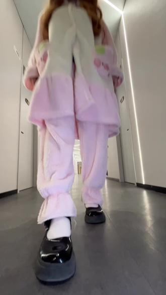 #变装 #辣妹穿搭 #踩脚转场 “不好意思,踩你脸了,让你爽到了”@不具象