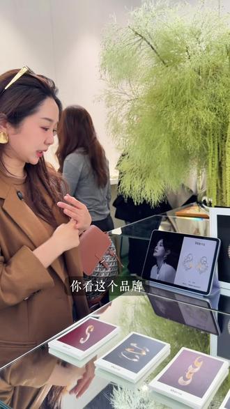 姐妹们,Wens明星同款饰品拆箱来咯!姐妹们喜欢哪一款呢?#HEY1991宜宾女装店 #宜宾 #五一出游穿搭 #夏季穿搭