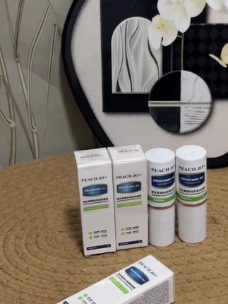 天气变冷!秋冬嘴唇👄干裂!平时老忘记喝水!不爱护唇! 唇纹严重的姐妹看过来!这款维生素b保湿润唇杆杆的!每天一涂嘴巴嘟嘟的!平时没有唇色也是因为没有正常的护唇润唇!涂完再涂口红嘴巴润润嘟嘟有关泽!维生素b保湿淡唇纹晚上涂可以做 唇膜护理!每晚睡觉厚涂嘴唇然后去睡觉!第 二天起来嘴巴嘟嘟!润润超级惊喜!素颜也超级显气色!而且9.9两只!!超级实惠!!快去试试吧!#谁还没个润唇膏#唇膏 #护唇 #护唇膏