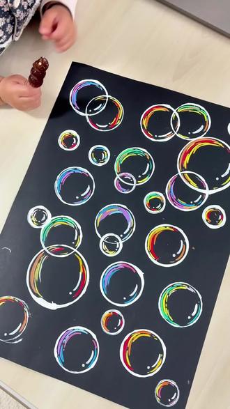 艺术启蒙|用塑料瓶一起画七彩泡泡吧
#手工创作 #泡泡 #变废为宝 #亲子时光 #艺术启蒙