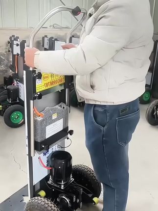 建材水泥黄沙家电电动爬楼车爬楼机载拉物上下楼梯爬楼搬运车#电动爬楼机