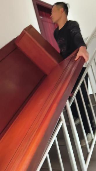 业主帮拍的视频,小小记录一下。#红木沙发#沙发#搬运上楼#贵港同城#家具厂