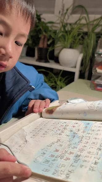 3.《雪地里的小画家》
一类字“竹”“马”“牙”“用”“几” 要求会读,会认,会写
知道笔顺和组词
🌞【一类字】会写的5个生字
注意新学的笔画(竖折折钩、竖折、横折钩)
🍭竹 :一笔撇,二笔横,三笔竖,四笔撇,五笔横,六笔竖钩,六笔写成一个竹(竹子 竹叶)
🍭马:一笔横折,二笔竖折折钩,三笔横,三笔写成一个马,(小马 大马)
🍭牙:一笔横,二笔竖折,三笔竖钩,四笔撇,四笔写成一个牙(门牙 大牙)
🍭用:一笔撇,二笔横折钩,三笔横,四笔横,五笔竖,五笔写成一个用
(不用 有用)
🍭几:一笔撇,二笔横折弯钩,两笔写成一个几,(几个 几天)
#辅导孩子写作业 #小学一年级语文 #一年级语文 #每日学习打卡 #日积月累