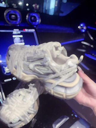 #宝藏鞋子 来咯来咯 姐妹们 好闺蜜去偷你男朋友的钱 给我买好嘛🤣#女鞋推荐 #强烈推荐 #巴黎世家老爹鞋 @抖音创作小助手 @抖音小助手