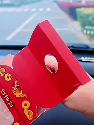 这个财神爷真的太适合放在车里了,他不仅造型可爱,还会摇头晃脑。
